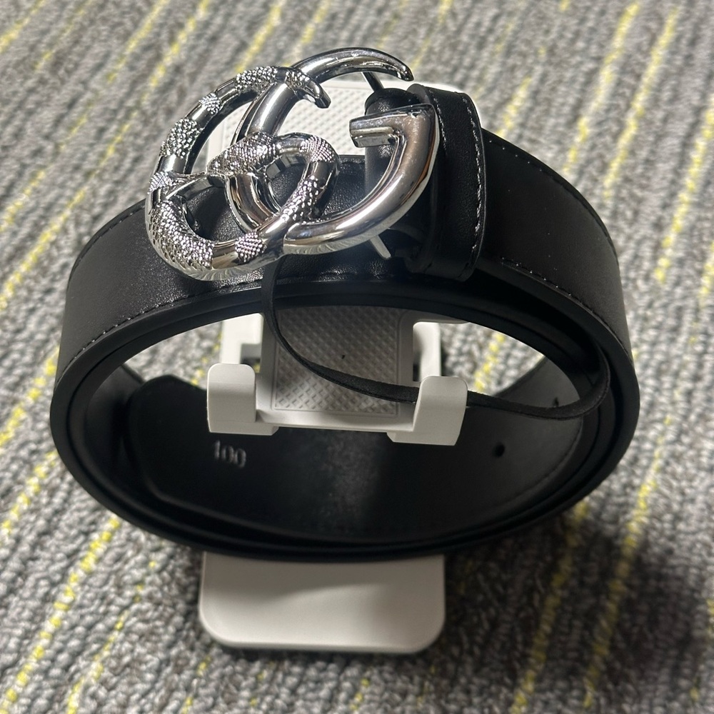 Gucci Black Belt with Silver Interlocking Buckle